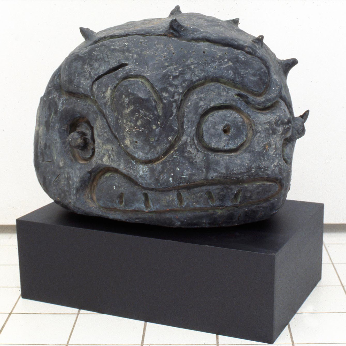 Sculpture de Miro présentant une tête.