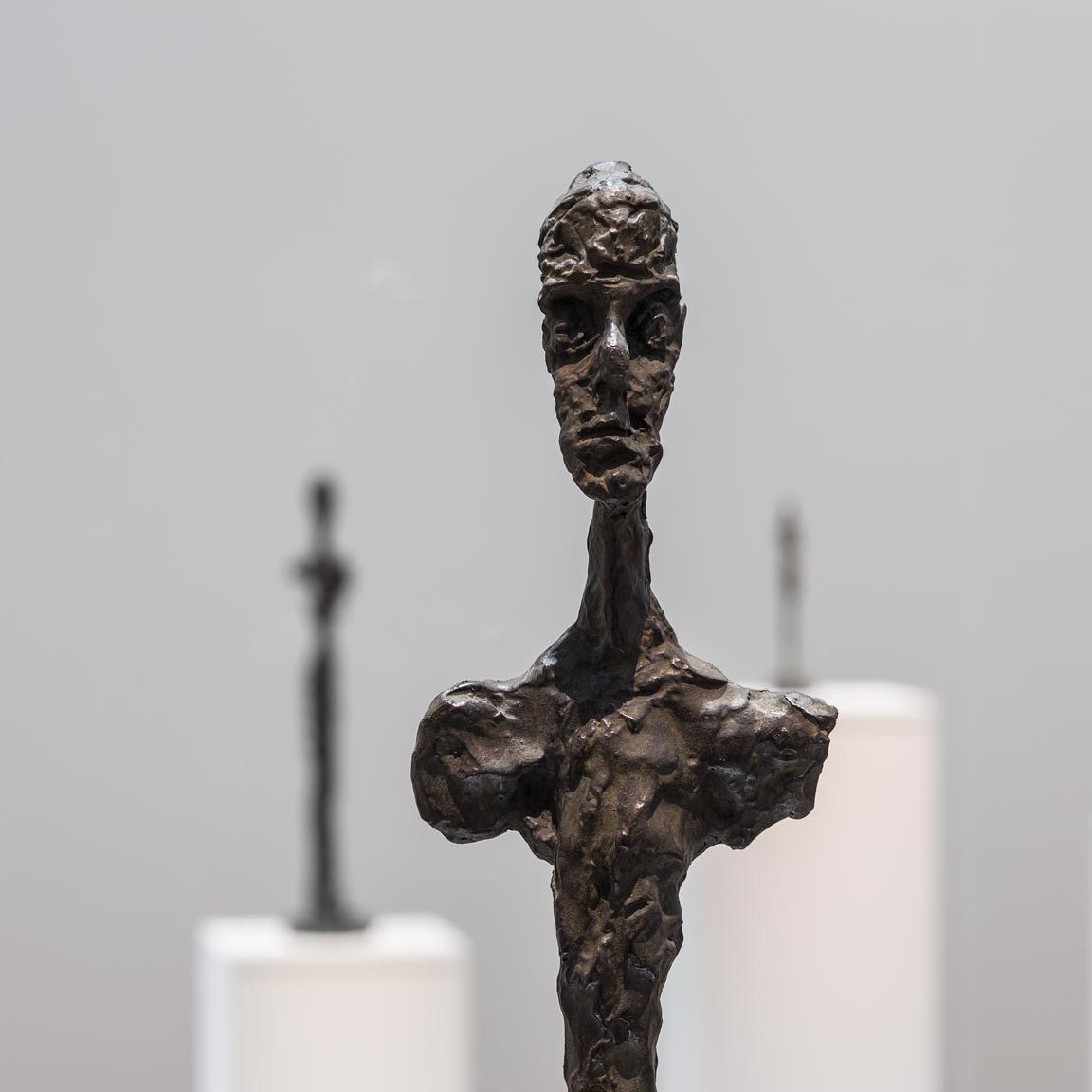 Sculptures en métal de Giacometti.