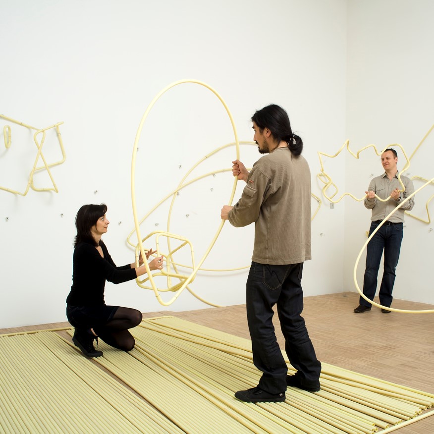 Manipulation d'objets artistiques.