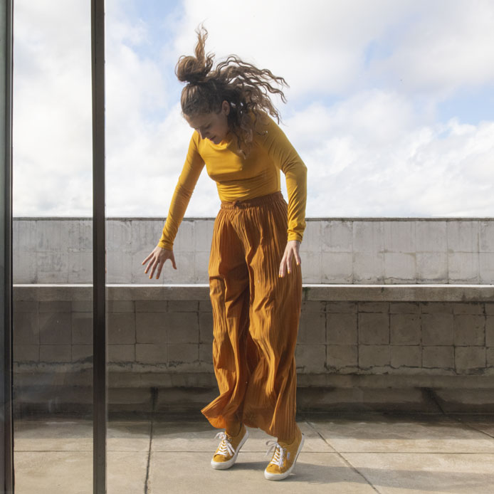 Gerard & Kelly, Clockwork, 2018. Vue de la performance : Appartement-atelier Le Corbusier, Paris. Julia Eichten. Photo: Martin Argyroglo. © Adagp Paris, 2026.