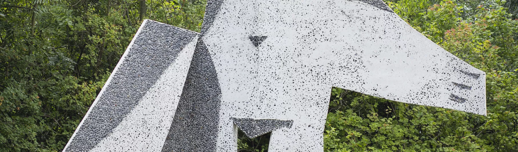 La Femme aux bras écartés de Pablo Picasso dans le parc du LaM