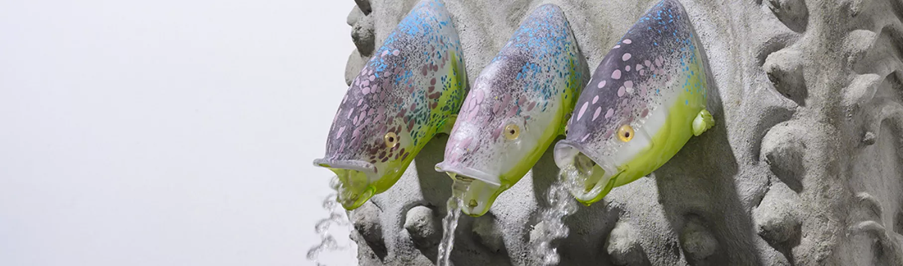 Exposition "Laure Prouvost. Deep See Blue Surrounding You", sculpture fontaine.