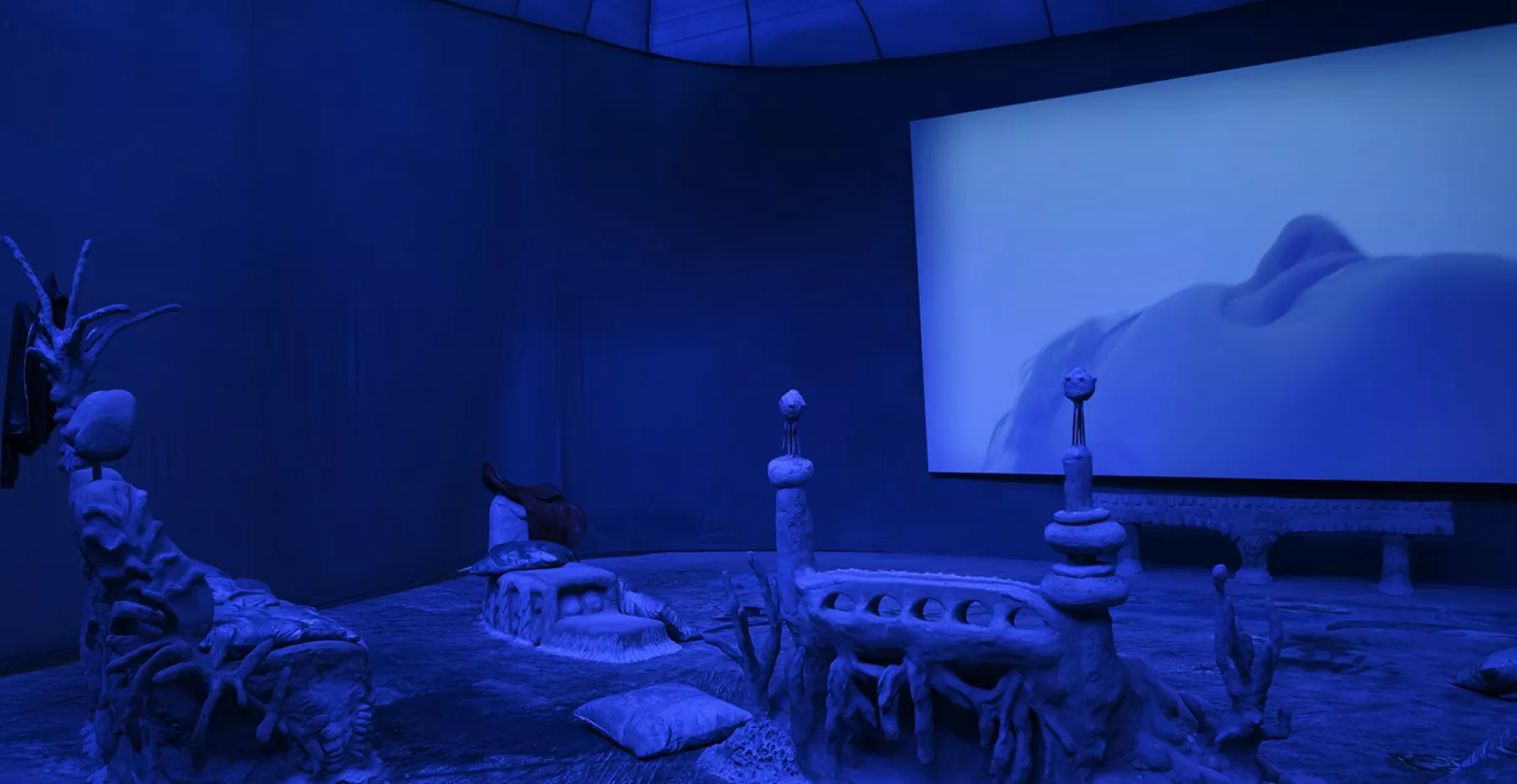 Exposition "Laure Prouvost. Deep See Blue Surrounding You" projection.