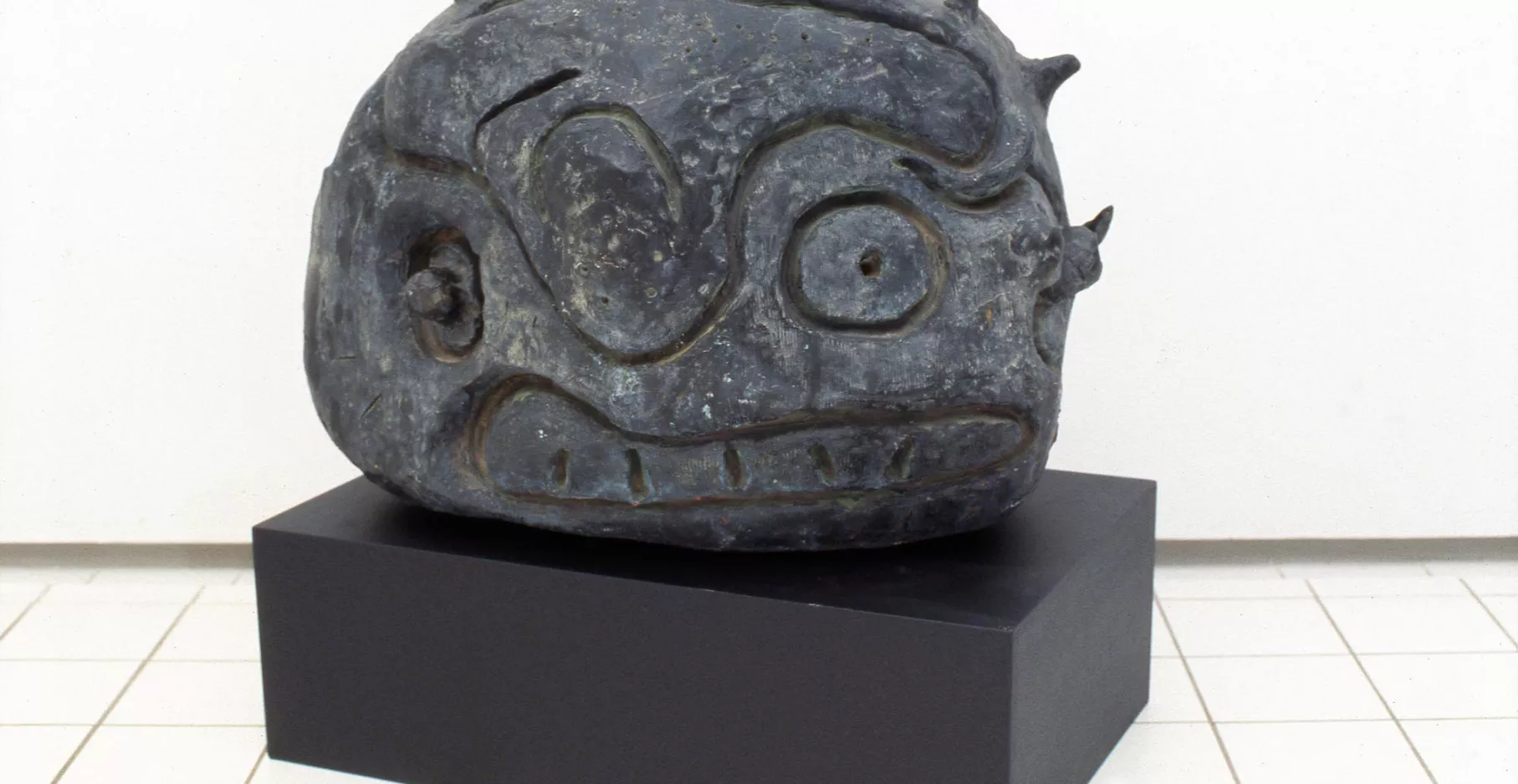 Sculpture de Miro présentant une tête.